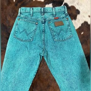Vintage Wrangler Jeans Waist 28.5” Rise 12” Inseam 34”